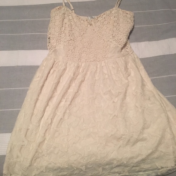 Buckle size S ivory dress - Picture 2 of 6